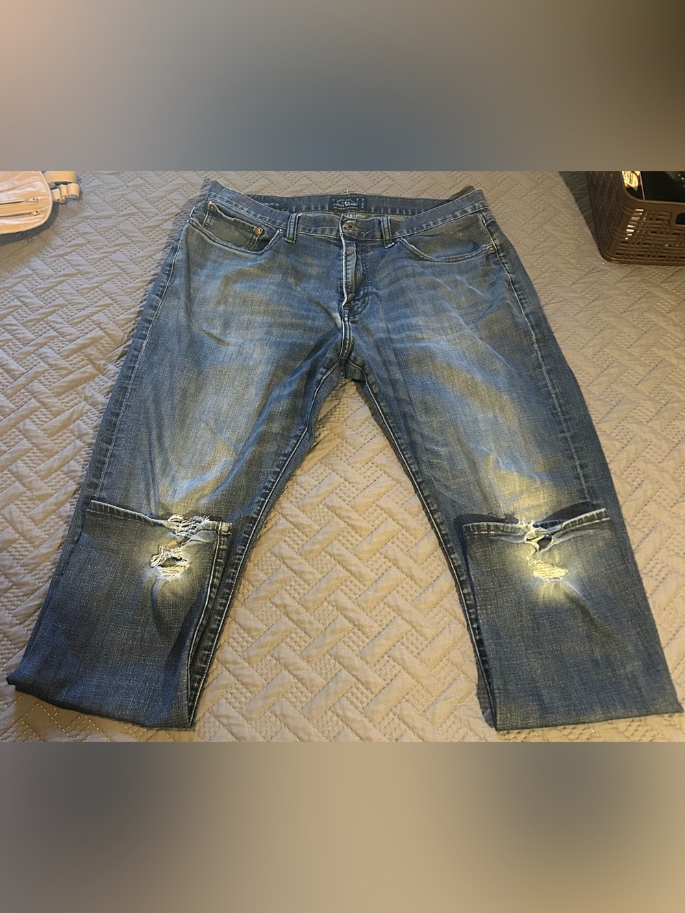 Men's Lucky Brand 410 Athletic fit  Distressed Blue Jeans Size 36X32